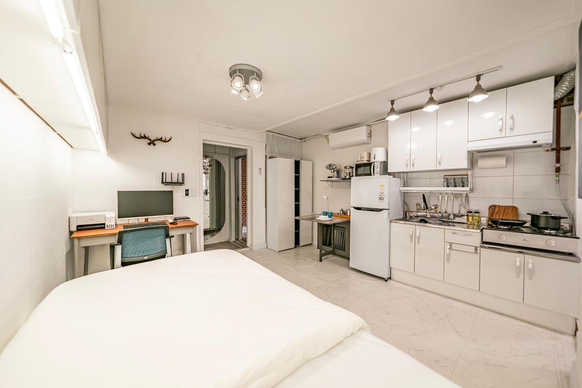 Jts Tailored Service Near Hyehwa Station Seul