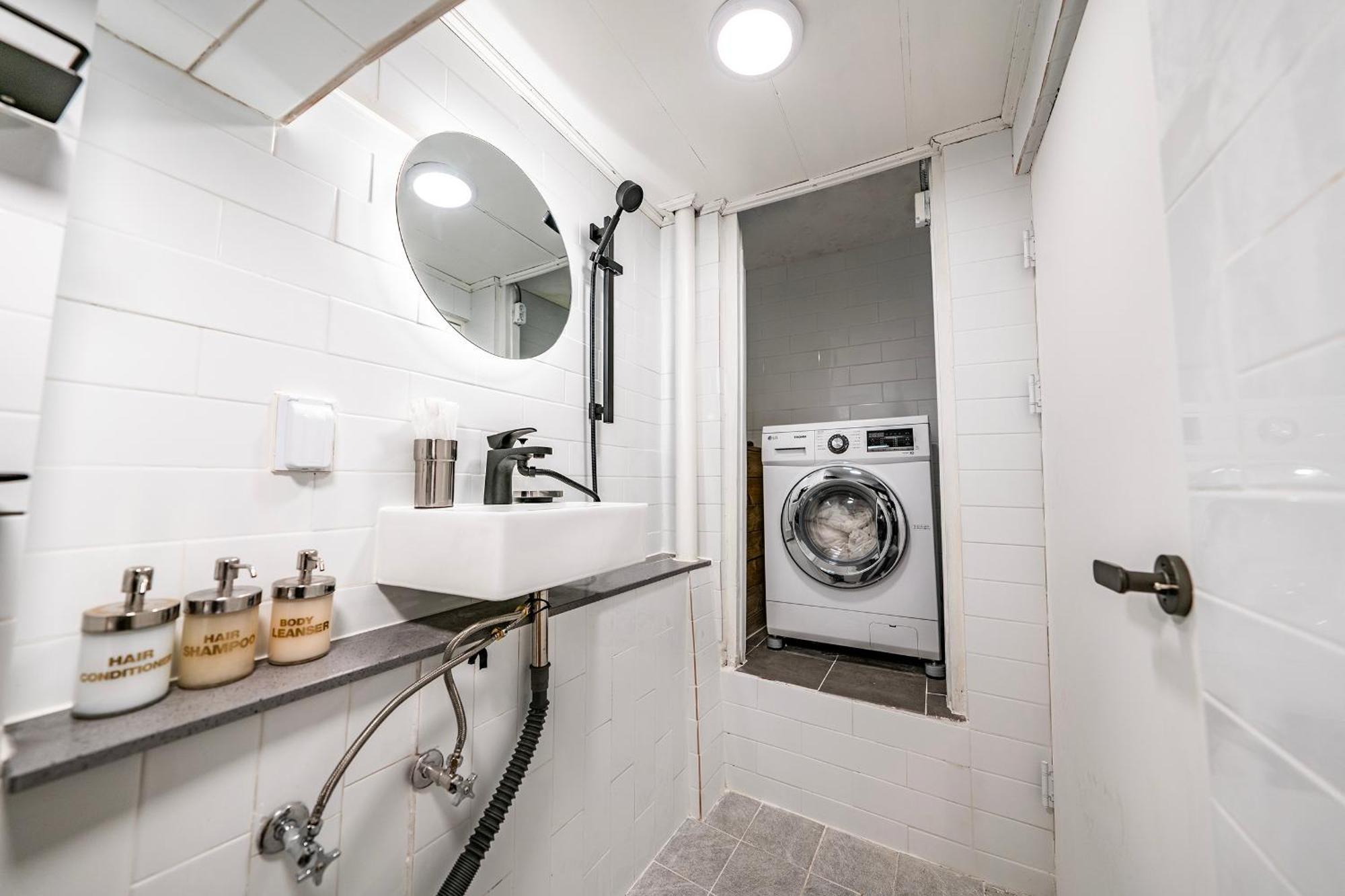 Jts Tailored Service Near Hyehwa Station Seul