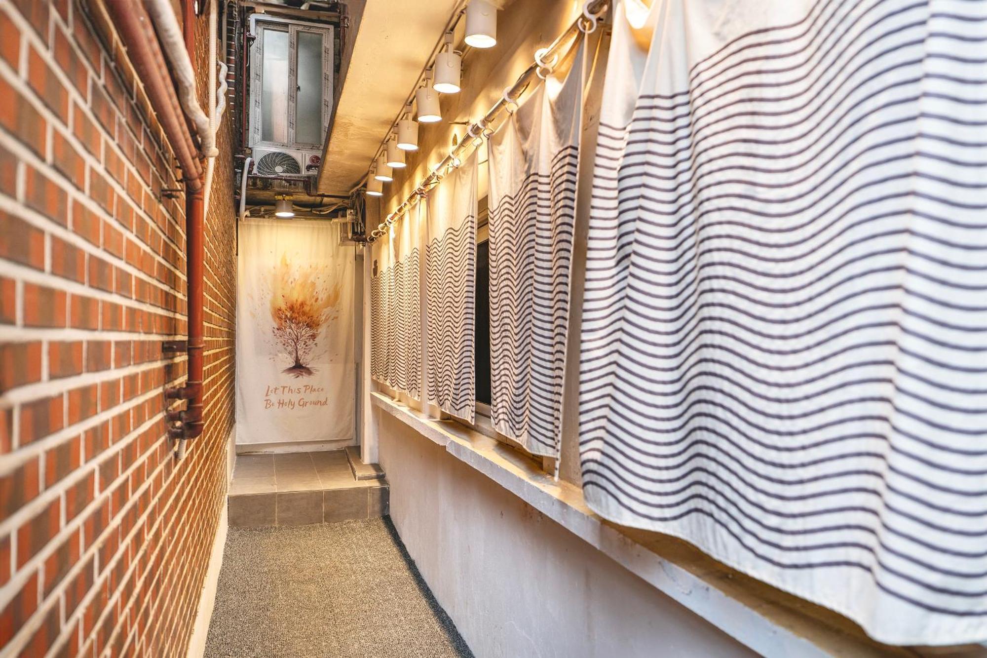 Jts Tailored Service Near Hyehwa Station Seul